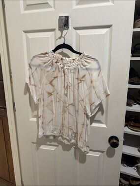 cloth & stone Cream and Tan Tie-Dye Off-Shoulder Crop Top